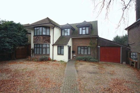 5 bedroom Detached f...